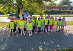 osoba dorosła, grupa dzieci