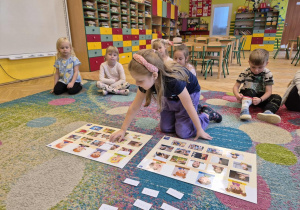 dzieci, dziewczynka z plaszami