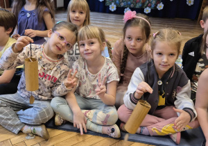 przedszkolaki z instrumentami