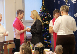 osoby dorosłe, składanie sobie życzeń