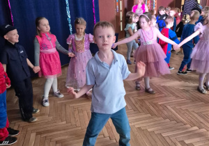 chłopiec, zabawa dzieci