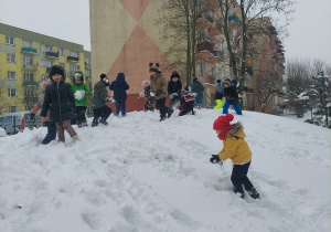 zabawy na śnieżnej górce
