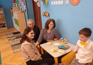 przedszkolak, babcie, dziadek