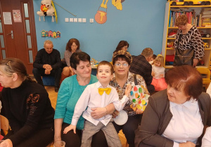 przedszkolaki, babcie, dziadkowie