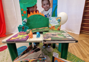 przedszkolaki, fotobudka-dinozaur, książki