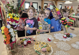 przedszkolaki, palmy wielkanocne, rzemiosło ludowe