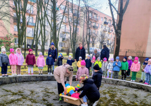 plac przedszkolny, przedszkolaki, nauczycielki, Marzanna w pudle