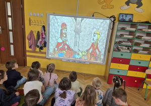 sala przedszkolna, przedszkolaki, film edukacyjny o Chrzcie Polski