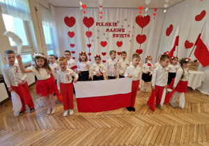 dzieci z flagą