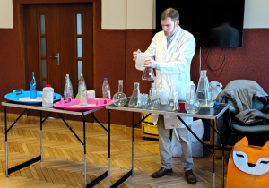 pan chemik, szklane probówki
