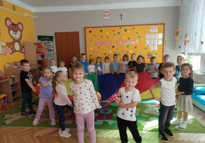 sala przedszkolna, przedszkolaki, chusta animacyjna