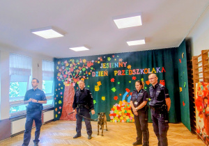 policjanci, pies policyjny