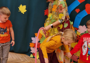 przedszkolaki, "pani jesień", hula-hoop